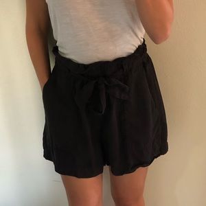 High Wasted Ruffle Black Shorts